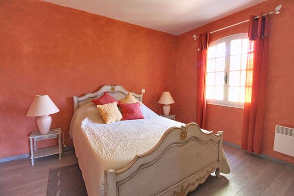 EXCLUSIVITÉ A VENDRE - Maison Vidauban 85 m² , 3 chambres, beau terrain avec piscine et carport .