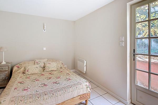 EXCLUSIVITÉ A VENDRE - Maison Vidauban 85 m² , 3 chambres, beau terrain avec piscine et carport .