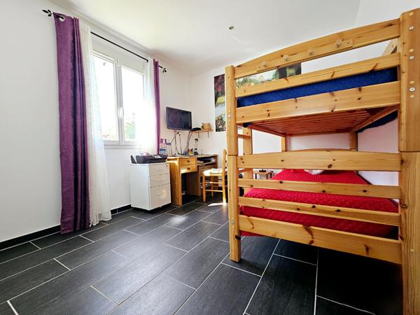 Maison récente de plain-pied La Crau 5 pièce(s) 122m2 -Piscine- Secteur calme, résidentiel et recherché