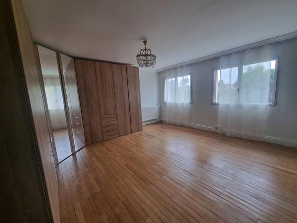 Maison Chantilly 14 pièce(s) 244.08 m2