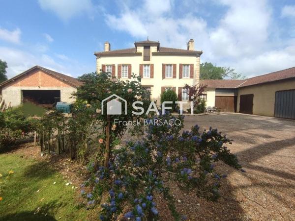 VASTE MAISON DE MAITRE AVEC DEPENDANCES ET JARDIN