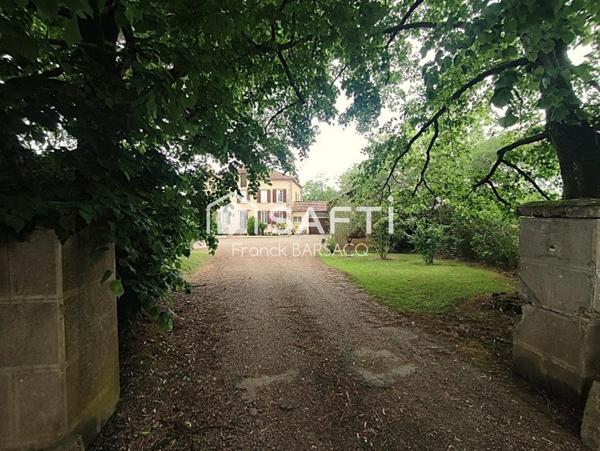 VASTE MAISON DE MAITRE AVEC DEPENDANCES ET JARDIN