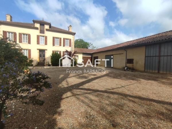VASTE MAISON DE MAITRE AVEC DEPENDANCES ET JARDIN