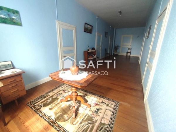 VASTE MAISON DE MAITRE AVEC DEPENDANCES ET JARDIN