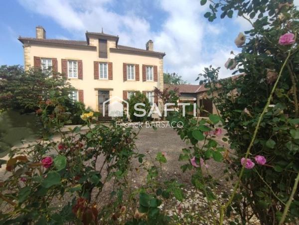 VASTE MAISON DE MAITRE AVEC DEPENDANCES ET JARDIN