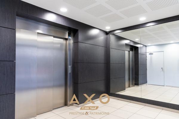 MARSEILLE  LA JOLIETTE  APPARTEMENT T4  91 M²  TERRASSE 100 M²  VUE PANORAMIQUE  BOX FERMÉ  470 000 