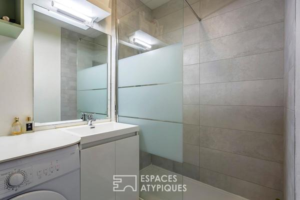Etage élevé avec loggia sur cour