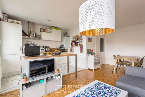 Etage élevé avec loggia sur cour