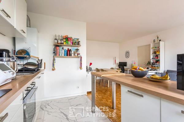 Etage élevé avec loggia sur cour