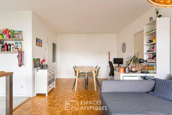 Etage élevé avec loggia sur cour