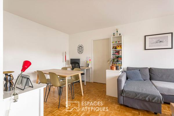 Etage élevé avec loggia sur cour
