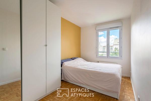 Etage élevé avec loggia sur cour