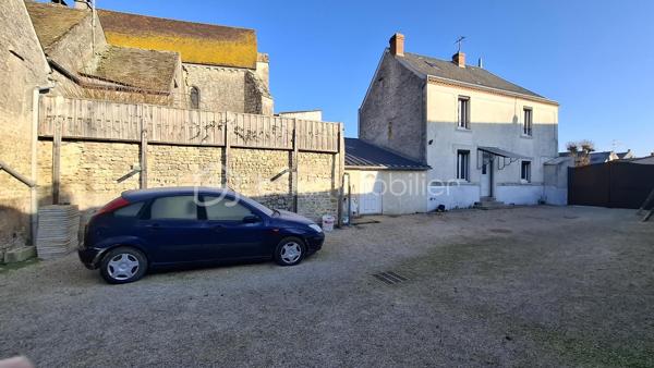 Située à une 1h20 de Paris, à 40 minutes d'Orleans, à 20 minutes d'Etampes et à 15 minutes de Pithiviers.
Dans le charmant village d'Autruy-sur-Juine, à proximité des commodités.

Je vous présente ce corps de ferme, au potentiel indéniable. 

 Il se compose d'une maison d'habitation, avec une entrée desservant une cuisine équipée et aménagée, un séjour avec cheminée insert, une salle de bain avec baignoire douche et vasque, WC séparé.
Une buanderie chaufferie ainsi qu'une cave.
Au premier étage : un palier, deux chambres dont une double, très lumineuses et parquetées, un WC séparé.
Au second : deux beaux volumes de grenier pouvant être aménagés.

A l'extérieur la cour est entièrement enclose, équipée d'un portail électrique.

Deux dépendances viennent compléter ce bien :
Une grange de 74 M2 au sol, avec une partie atelier.
Une seconde dépendance sur 2 niveaux de 11 M2 au sol.

Les points techniques :
- Fenêtres double vitrage PVC avec volets roulant
- Chaudière fuel
- Cheminée à insert
- Ballon d'eau chaude 200L
- Portail électrique
- SICAP

Ce que j'aime dans ce bien : c'est la luminosité, le potentiel des espaces restant encore à aménager.
La grange permet énormément de stockage, avec une belle hauteur sous toiture.
Vie de plain pied possible.

Des travaux sont à envisager.

Des renseignements, une visite ? Contactez moi.