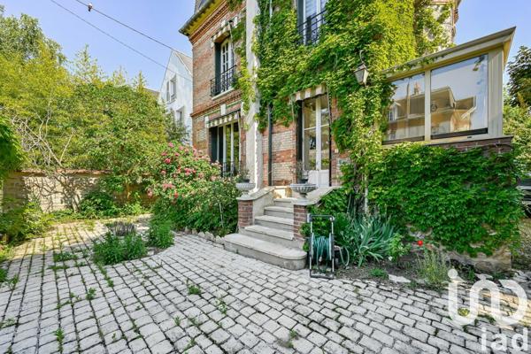 Maison 6 pièces de 164 m² à Bois-Colombes (92270)