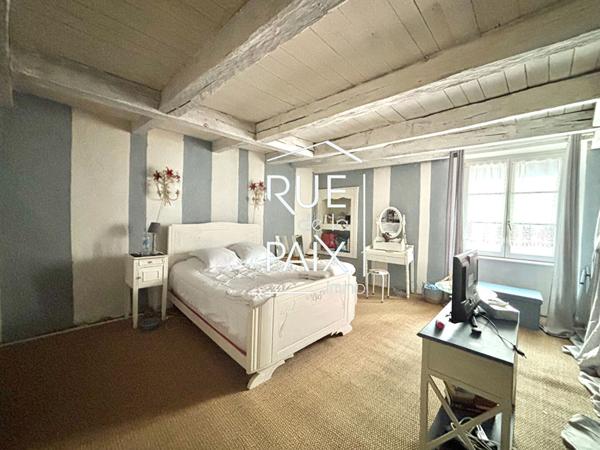 79200 PARTHENAY Maison de charme au coeur de Parthenay, proche des commodités