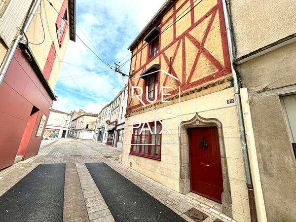 79200 PARTHENAY Maison de charme au coeur de Parthenay, proche des commodités