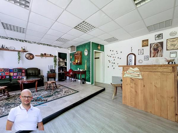 Immeuble de rapport en hyper-centre d'Aoste (38490) – Local commercial loué + T3 libre + Combles aménageables