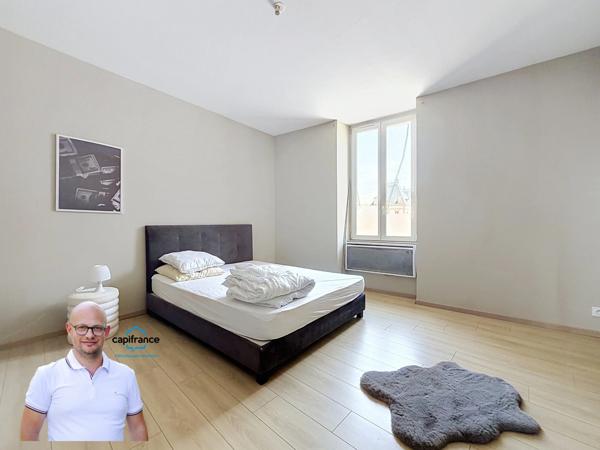 Immeuble de rapport en hyper-centre d'Aoste (38490) – Local commercial loué + T3 libre + Combles aménageables