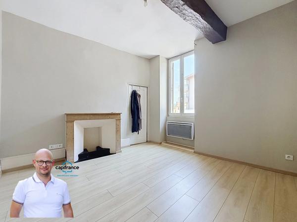 Immeuble de rapport en hyper-centre d'Aoste (38490) – Local commercial loué + T3 libre + Combles aménageables