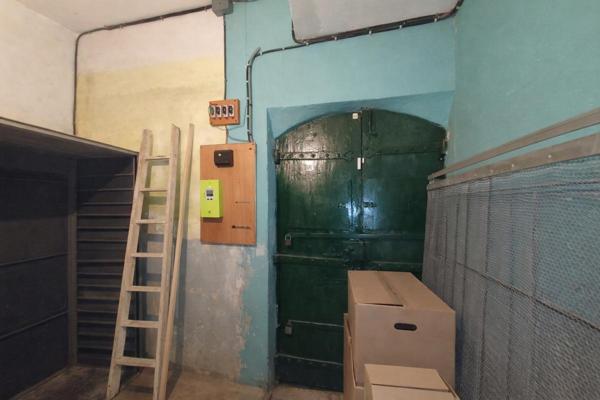 Narbonne Centre : Immeuble de 171 m²  -  R+2 - avec Cour-Parking et Toit-Terrasse