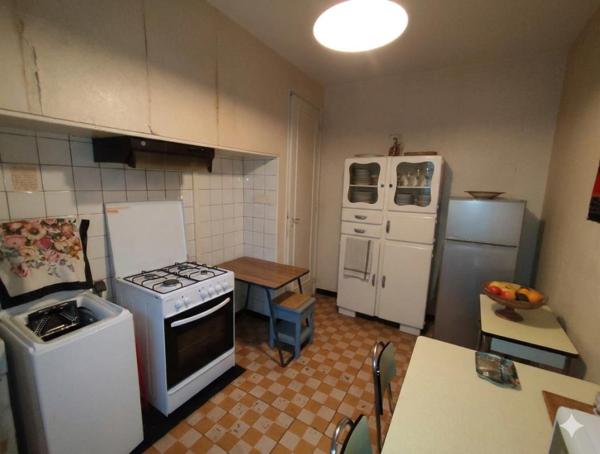 Narbonne Centre : Immeuble de 171 m²  -  R+2 - avec Cour-Parking et Toit-Terrasse