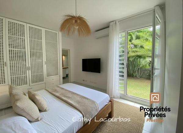 Villa d'architecte , piscine et jardin paysager - Baie Mahault