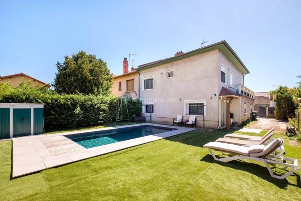 Vente                                                      Maison
                        
                     11 pièces                      185 m2                     à Villeurbanne