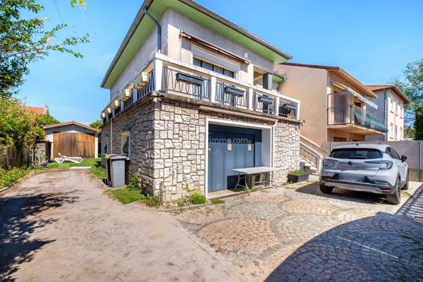 Vente                                                      Maison
                        
                     11 pièces                      185 m2                     à Villeurbanne