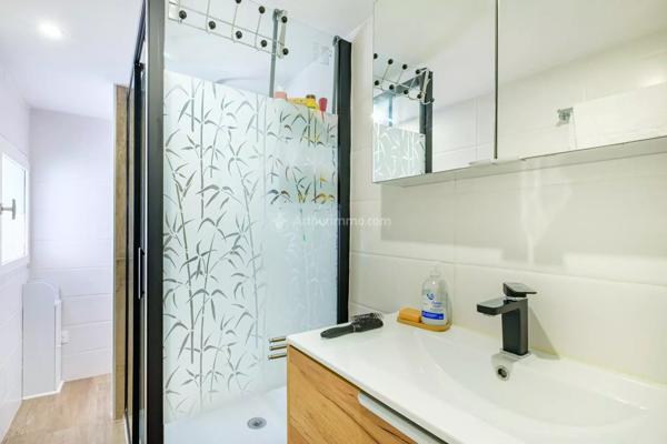 Vente                                                      Maison
                        
                     11 pièces                      185 m2                     à Villeurbanne