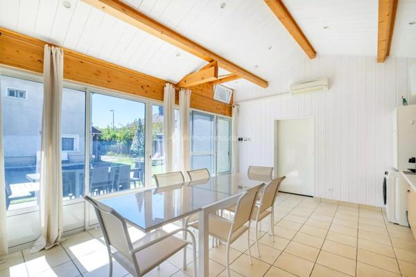 Vente                                                      Maison
                        
                     11 pièces                      185 m2                     à Villeurbanne