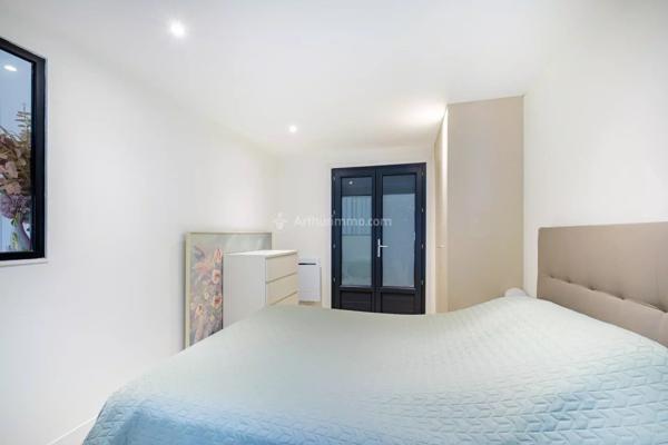 Vente                                                      Maison
                        
                     11 pièces                      185 m2                     à Villeurbanne