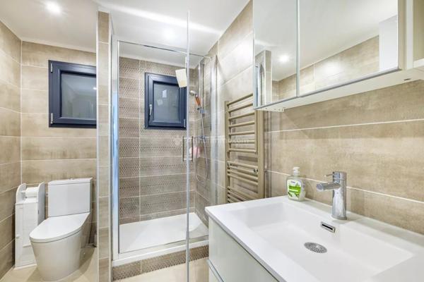 Vente                                                      Maison
                        
                     11 pièces                      185 m2                     à Villeurbanne