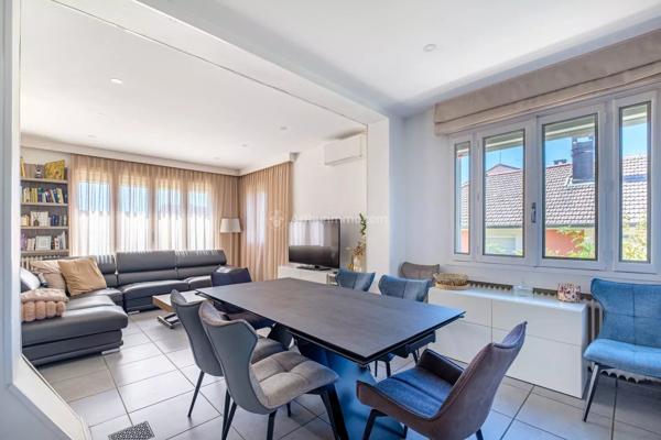 Vente                                                      Maison
                        
                     11 pièces                      185 m2                     à Villeurbanne