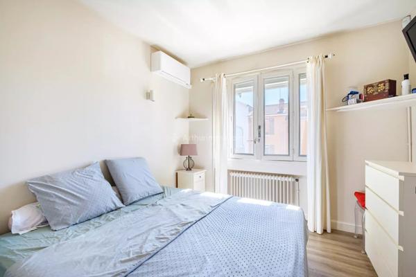 Vente                                                      Maison
                        
                     11 pièces                      185 m2                     à Villeurbanne