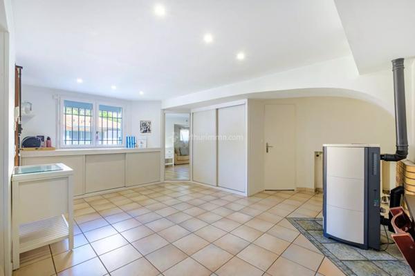 Vente                                                      Maison
                        
                     11 pièces                      185 m2                     à Villeurbanne