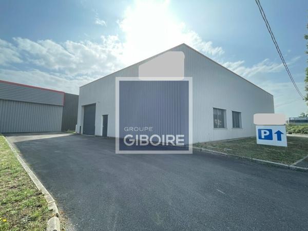 Local d'activites 355 m² à louer CARQUEFOU (réf : 44.018712)