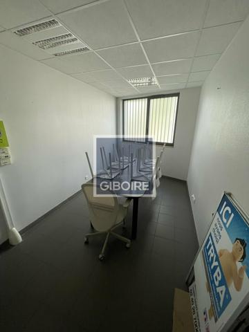 Local d'activites 355 m² à louer CARQUEFOU (réf : 44.018712)