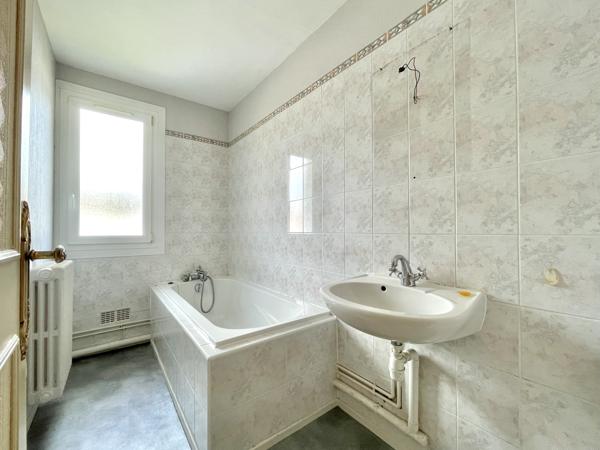 Maison familiale 3 chambres avec jardin et sous-sol complet à Hérouville-Saint-Clair