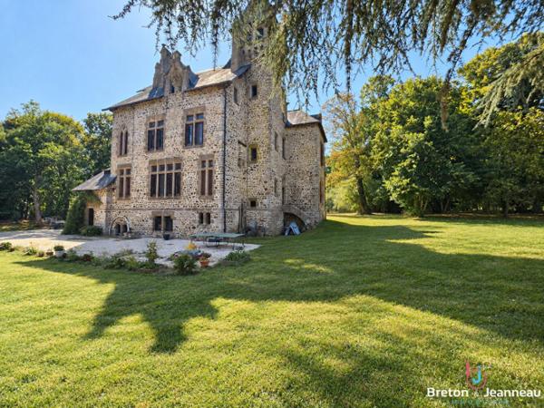 Château néomédival sur 5 ha 23 proche Mayenne