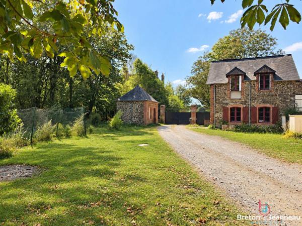 Château néomédival sur 5 ha 23 proche Mayenne