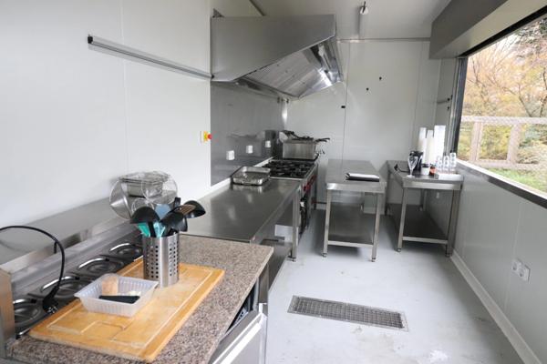 Vente fonds de commerce restaurant avec container entierement équipé neuf sur terrasse de 80 places