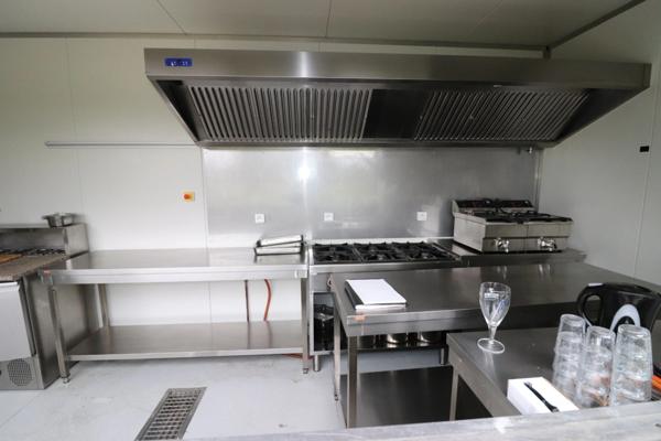 Vente fonds de commerce restaurant avec container entierement équipé neuf sur terrasse de 80 places