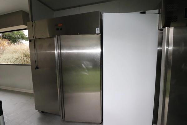 Vente fonds de commerce restaurant avec container entierement équipé neuf sur terrasse de 80 places