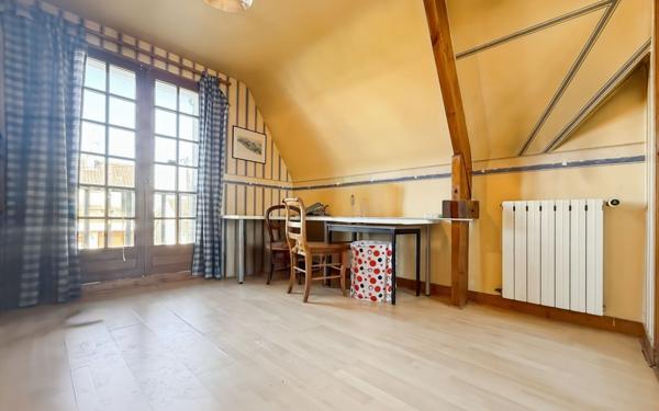 Maison à vendre    7 pièces • 185 m2 Argenteuil