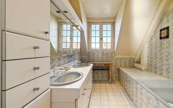 Maison à vendre    7 pièces • 185 m2 Argenteuil