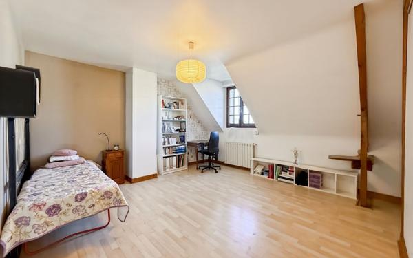 Maison à vendre    7 pièces • 185 m2 Argenteuil
