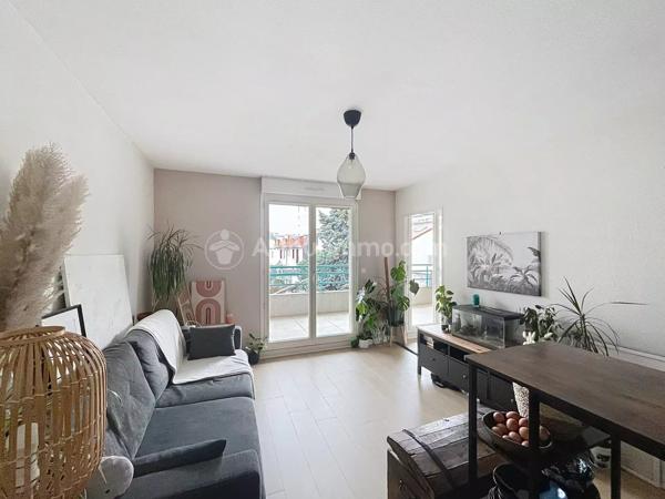 Location                                                      Appartement
                        
                     2 pièces                      30 m2                     à Clermont-Ferrand