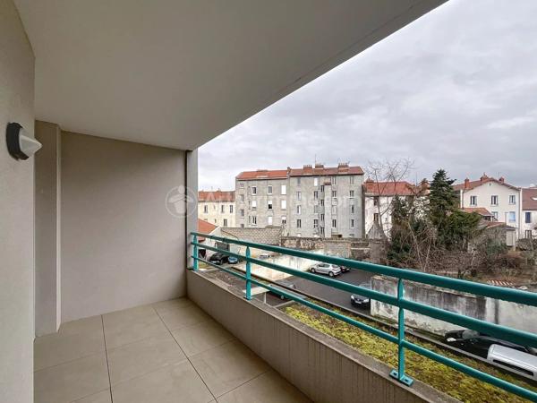 Location                                                      Appartement
                        
                     2 pièces                      30 m2                     à Clermont-Ferrand