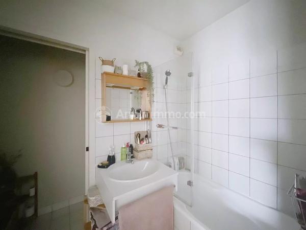 Location                                                      Appartement
                        
                     2 pièces                      30 m2                     à Clermont-Ferrand