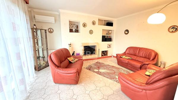 Maison Saint BERTHEVIN 8 pièce(s) 170 m2